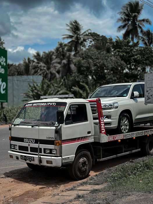 ආපදාවට ලක් වූ ඔබගේ වාහනය කඩිනමින් දිවයිනේ ඕනෑම ස්ථානයකට පැය 24 පුරා ආරක්ෂිතව ප්‍රවාහනය කර ගැනීම සදහා අපට අමතන්න..