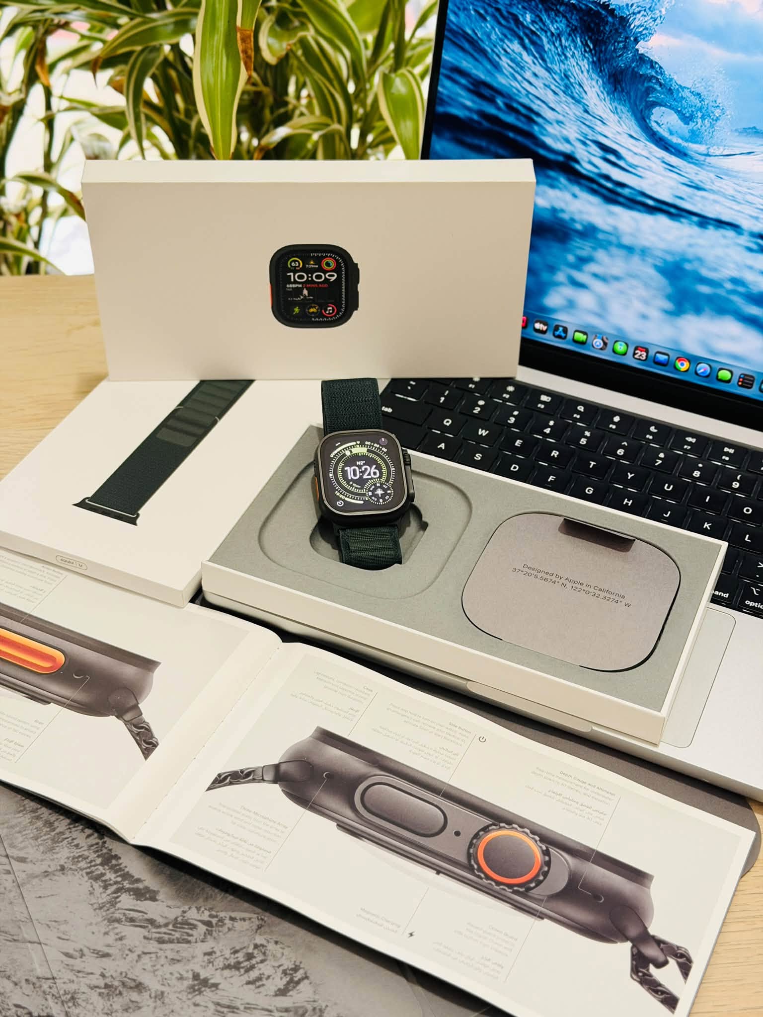 Apple Watch Ultra 2 Black 49MM Dark Green Alpine Loop 2025
