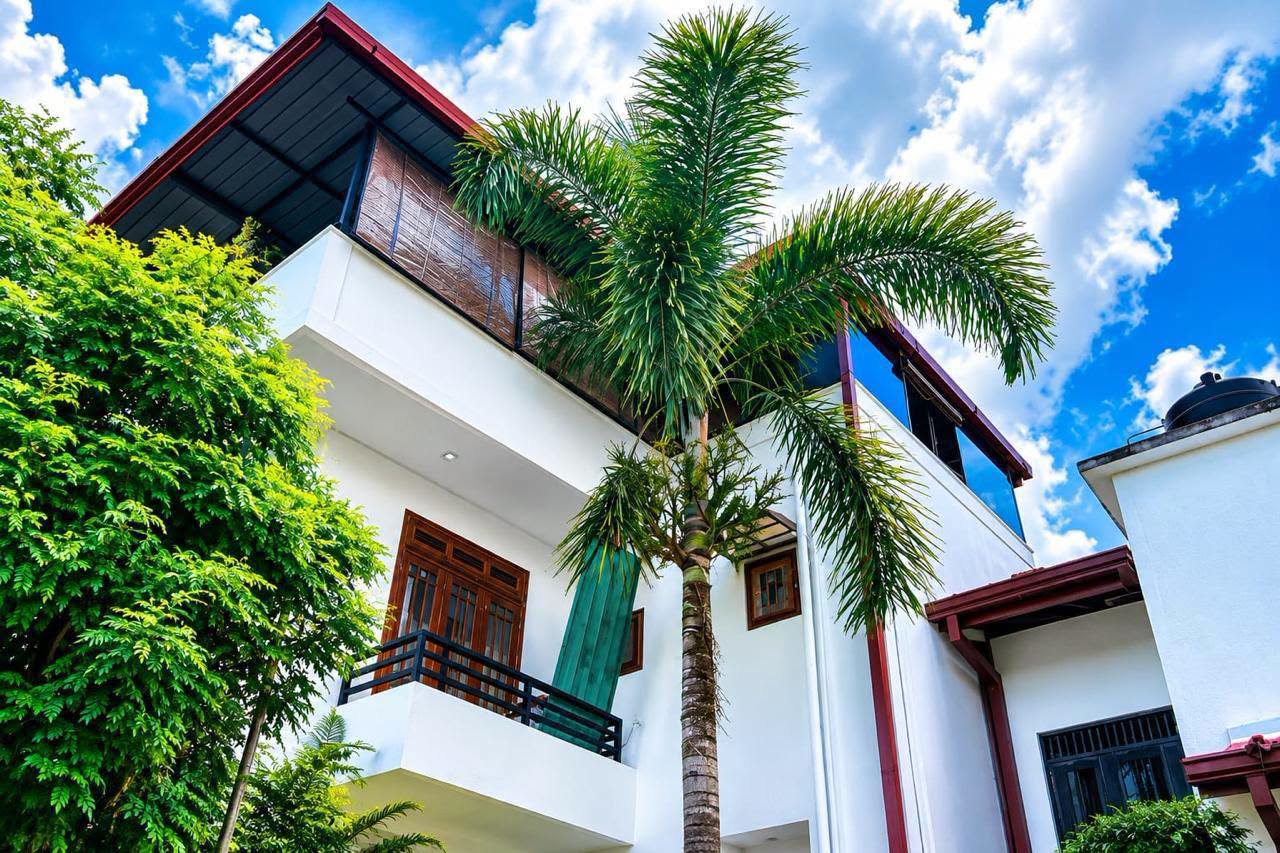 මෙම නිවස විකිණිමට ඇත..