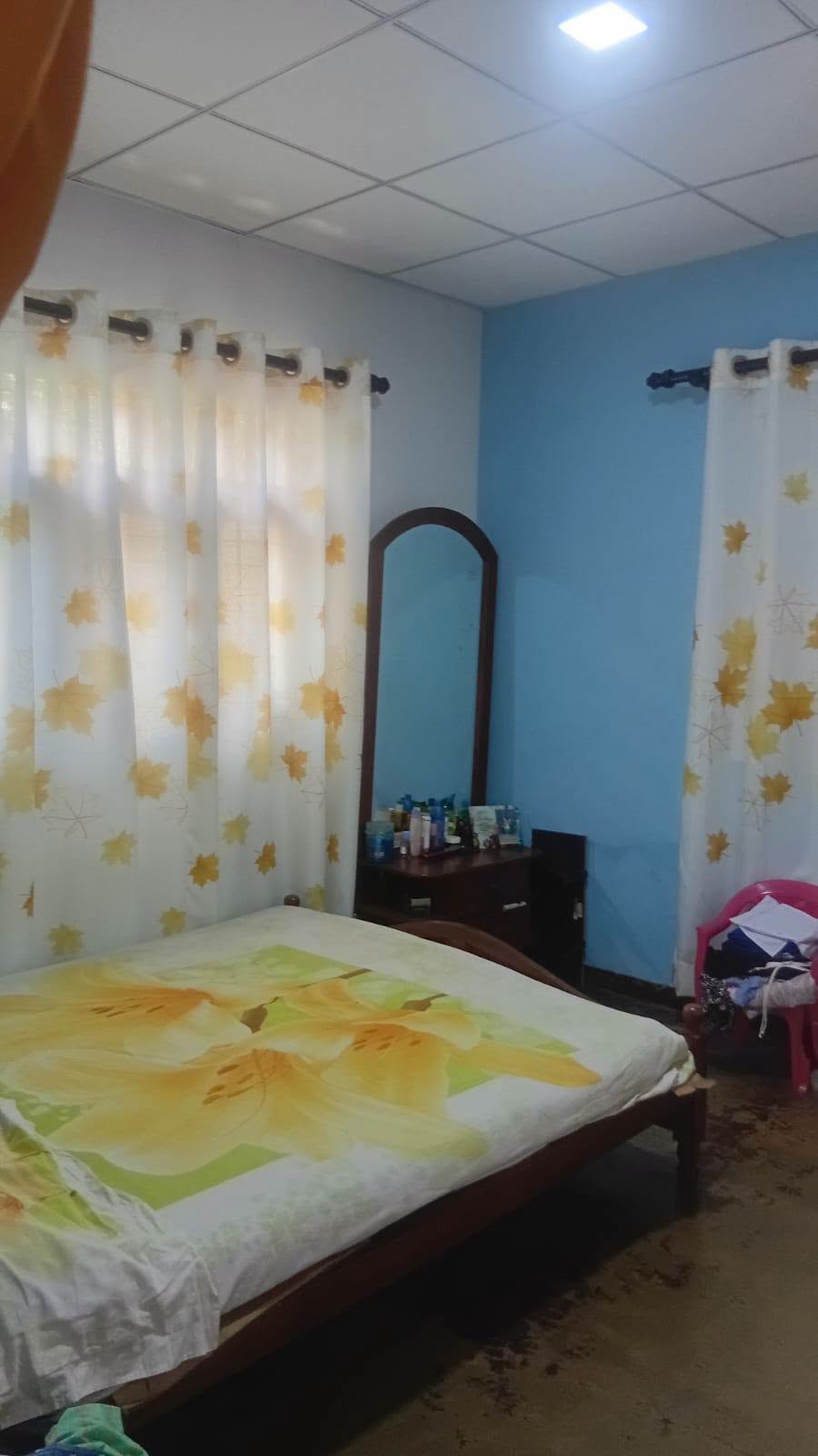 රාගම නගරයට හා කදාන නගරයට මැදිව පිහිටි පර්වස් 10.5ක ඉඩමක් ඉදිකර ඇති නිවසක් විකිණීමට ඇත.