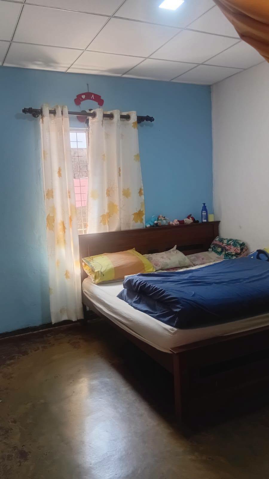 රාගම නගරයට හා කදාන නගරයට මැදිව පිහිටි පර්වස් 10.5ක ඉඩමක් ඉදිකර ඇති නිවසක් විකිණීමට ඇත.