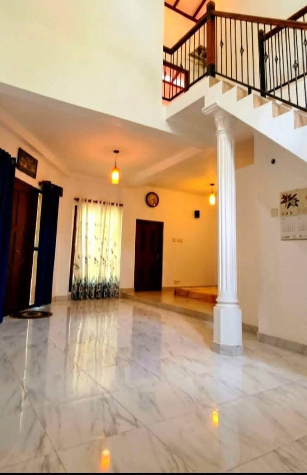 කඩවත ගණේමුල්ල ප්‍රධාන මාර්ගයට නුදුරින්. පර්චස් 15ක නිවස සහිත ඉඩම විකිණීමට.